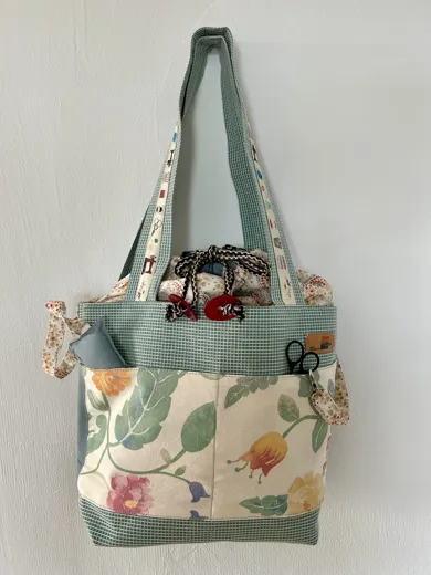 Strickprojekt-Tasche Geblümte Fee