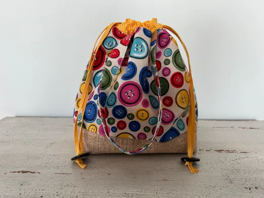 Strickprojekt-Tasche Die Knöpfige