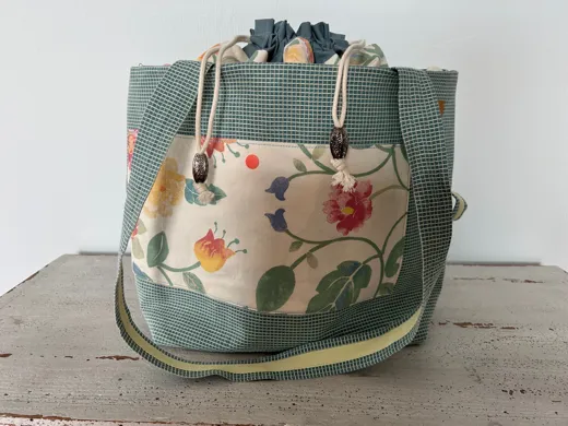 Strickprojekt-Tasche Blumengarten